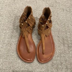 T-strap sandals